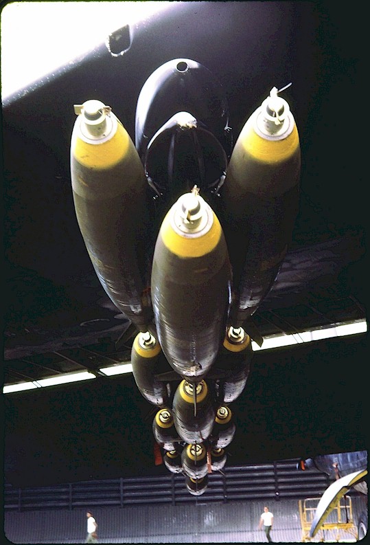 B-52 pylon seen from front